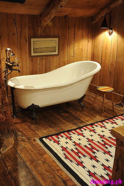 rustic-bathroom-with-bathtub